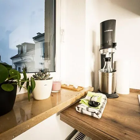 Purer Luxus Mit 2 Schlafzimmern, Balkon Und Privat-parkplatz *