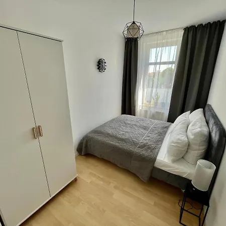Purer Luxus Mit 2 Schlafzimmern, Balkon Und Privat-parkplatz * Leipzig