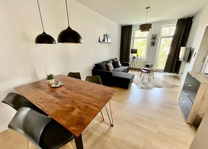 Lägenhet Purer Luxus Mit 2 Schlafzimmern, Balkon Und Privat-parkplatz