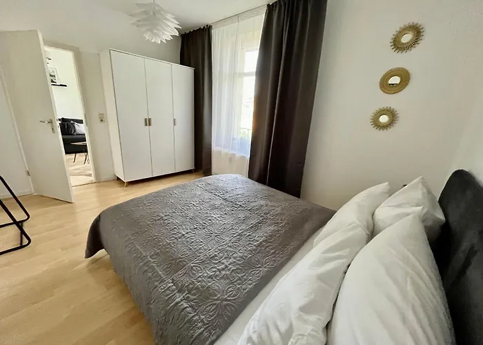 Purer Luxus Mit 2 Schlafzimmern, Balkon Und Privat-parkplatz * Leipzig