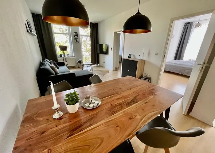 Purer Luxus Mit 2 Schlafzimmern, Balkon Und Privat-parkplatz *