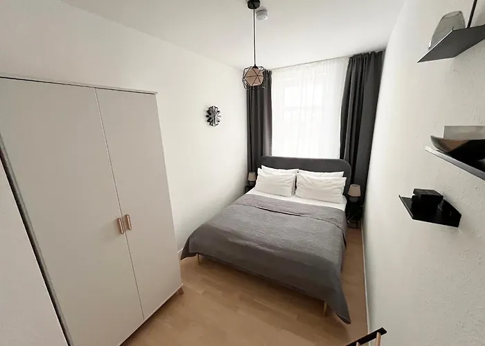 Purer Luxus Mit 2 Schlafzimmern, Balkon Und Privat-parkplatz *