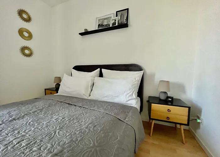 شقة Purer Luxus Mit 2 Schlafzimmern, Balkon Und Privat-parkplatz
