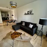 Apartment Purer Luxus Mit 2 Schlafzimmern, Balkon Und Privat-parkplatz