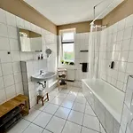 Purer Luxus Mit 2 Schlafzimmern, Balkon Und Privat-parkplatz