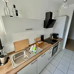 Purer Luxus Mit 2 Schlafzimmern, Balkon Und Privat-parkplatz *