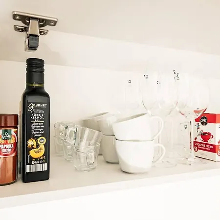 Purer Luxus Mit 2 Schlafzimmern, Balkon Und Privat-parkplatz *