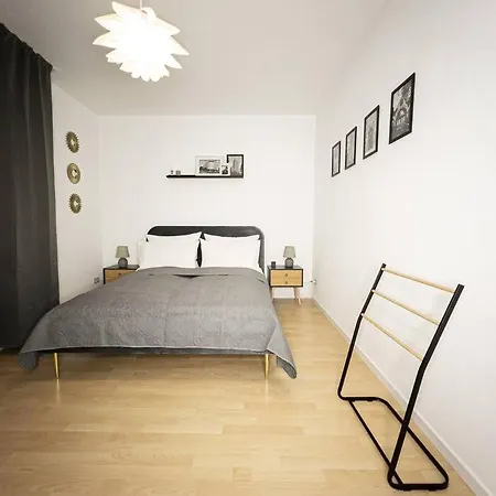 Purer Luxus Mit 2 Schlafzimmern, Balkon Und Privat-parkplatz Apartment