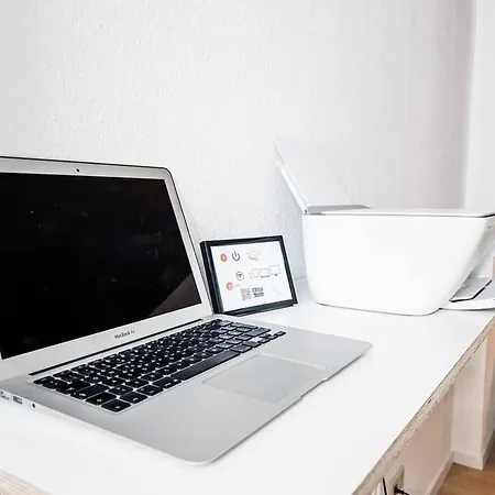 Purer Luxus Mit 2 Schlafzimmern, Balkon Und Privat-parkplatz *