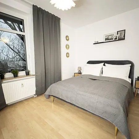 Purer Luxus Mit 2 Schlafzimmern, Balkon Und Privat-parkplatz Apartment Leipzig