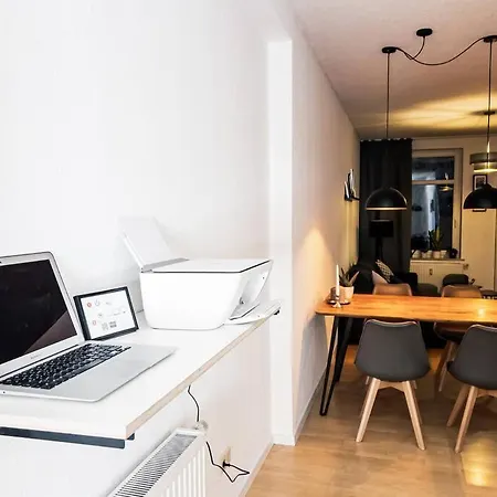 Purer Luxus Mit 2 Schlafzimmern, Balkon Und Privat-parkplatz *