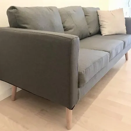 Purer Luxus Mit 2 Schlafzimmern, Balkon Und Privat-parkplatz *