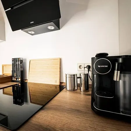 Purer Luxus Mit 2 Schlafzimmern, Balkon Und Privat-parkplatz Apartman