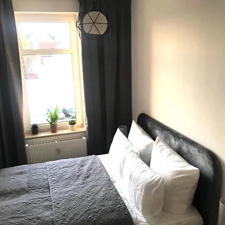 Purer Luxus Mit 2 Schlafzimmern, Balkon Und Privat-parkplatz *