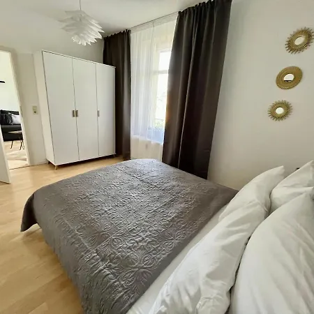 Purer Luxus Mit 2 Schlafzimmern, Balkon Und Privat-parkplatz * Lipcse