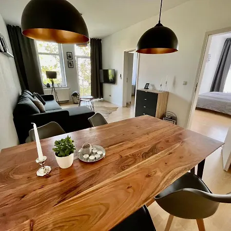 Purer Luxus Mit 2 Schlafzimmern, Balkon Und Privat-parkplatz *