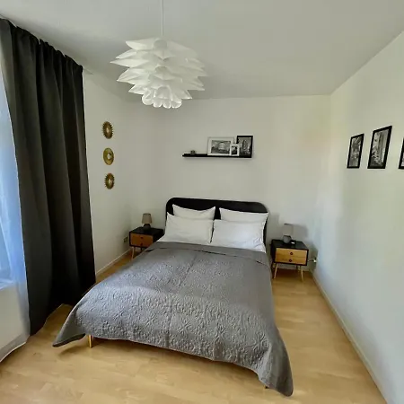 Purer Luxus Mit 2 Schlafzimmern, Balkon Und Privat-parkplatz Apartment