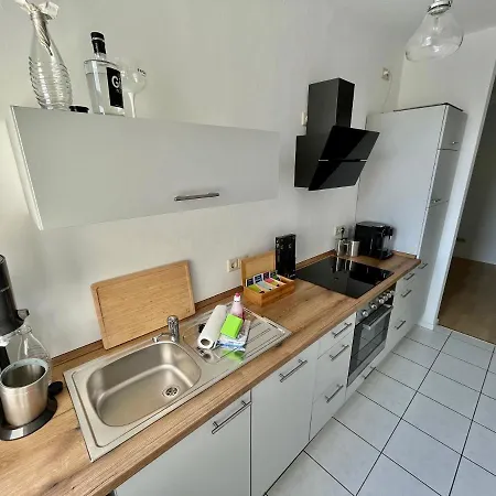Purer Luxus Mit 2 Schlafzimmern, Balkon Und Privat-parkplatz *