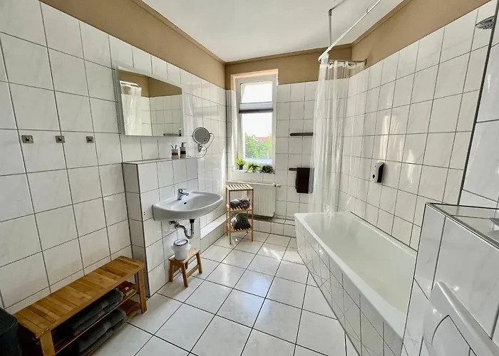 Purer Luxus Mit 2 Schlafzimmern, Balkon Und Privat-parkplatz