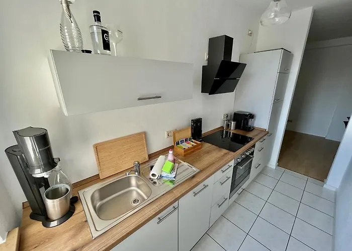 Purer Luxus Mit 2 Schlafzimmern, Balkon Und Privat-parkplatz *
